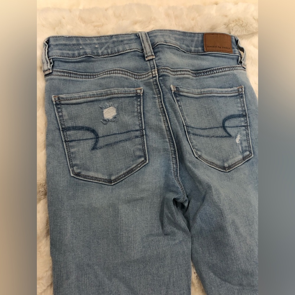American Eagle Distressed and Ripped High Rise Jegging - Picture 4 of 8